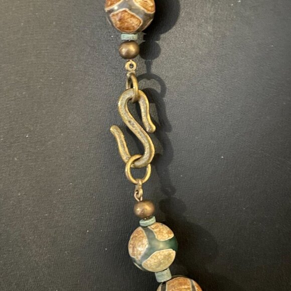 Wood Carved Chunky Beaded Statement Necklace Brass Tone Granny-core Boho - Picture 6 of 6